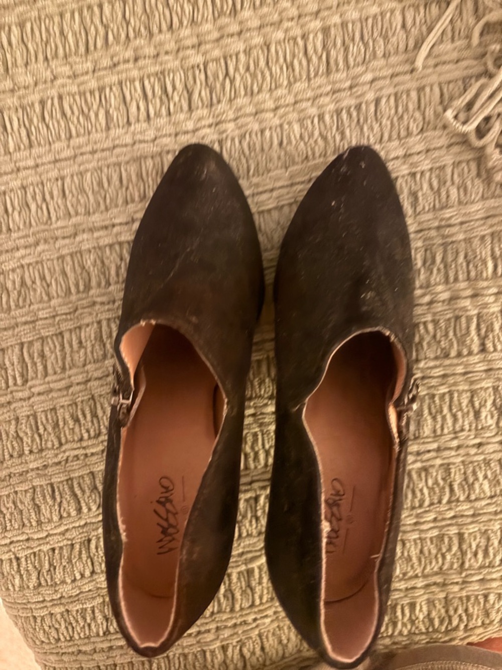 Black Suede Pointed Toe Slip-On he
